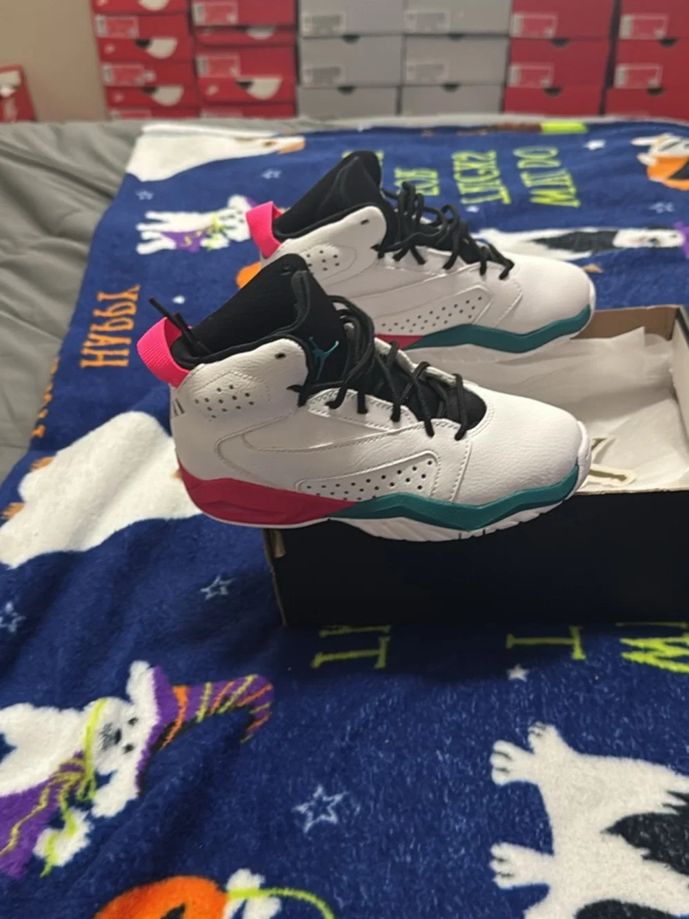 Jordan lift off Kids Basketball Sneakers in White, Teal & Pink